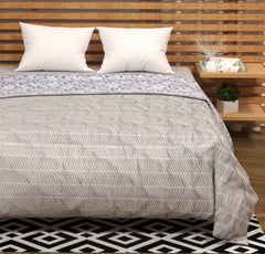 Modern White Leaf Reversible Comforter – Double Bed Quilt | Lightweight All Season Bedding