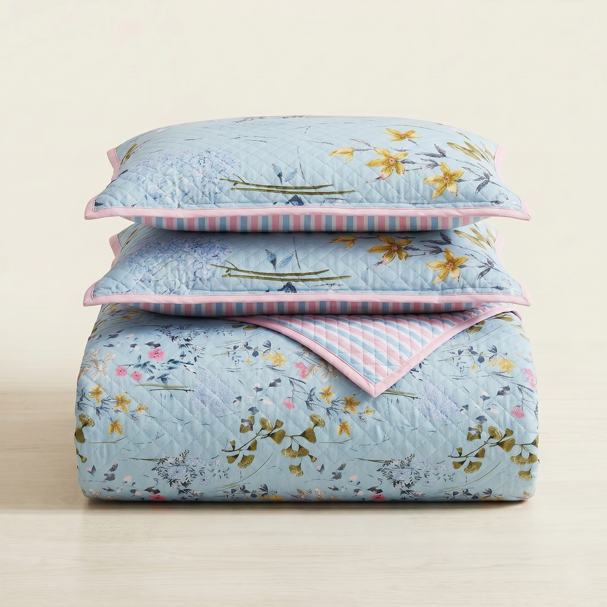 Premium Reversible Quilted Bedspread Set with 2 Pillow Covers | Lightweight Microfiber Bed Cover | All Season Floral Printed Bedding